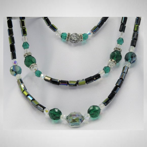 PRINCESS IN GREEN Beaded Jewelry Set - Picture 3 of 6